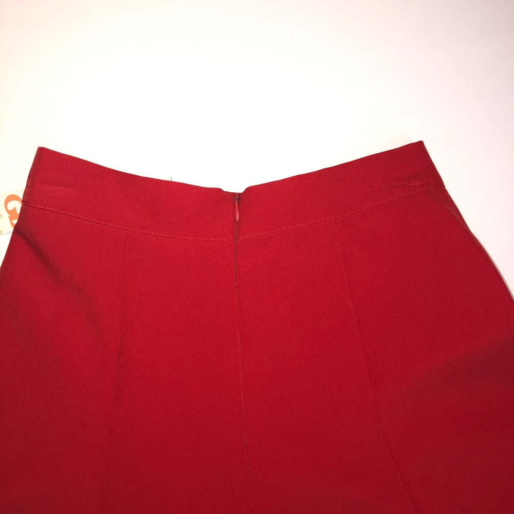 Red skirt - Picture 2 of 6